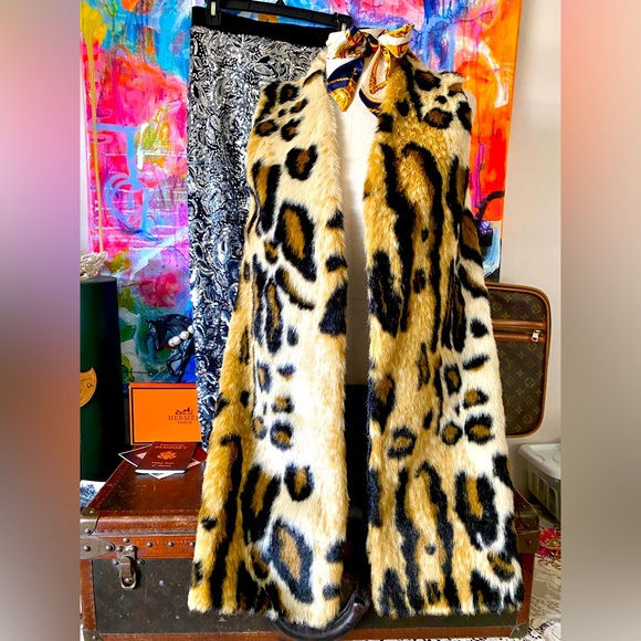 GORGEOUS Faux Fur Long VEST Holiday Party Designer Luxury Statement Piece ❤️❤️❤️ - Picture 1 of 8